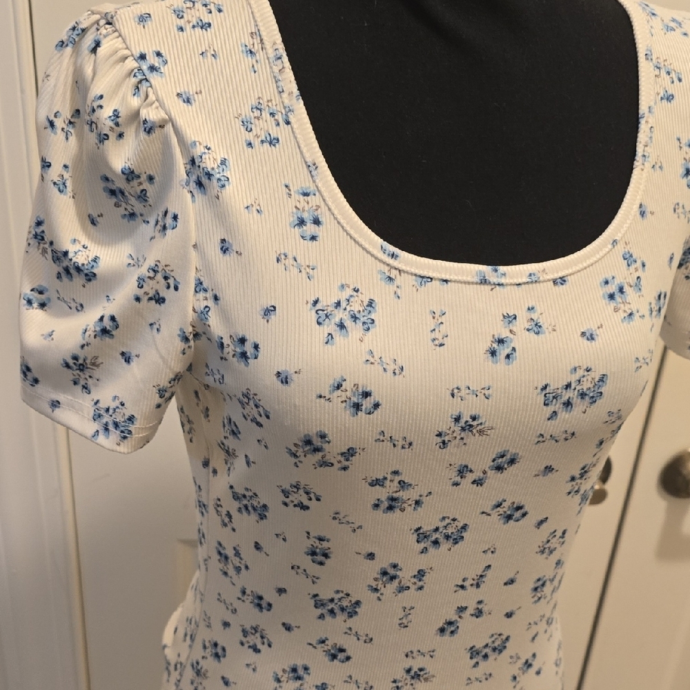 Floral Print Women's Top - Cream and Blue - Picture 2 of 4